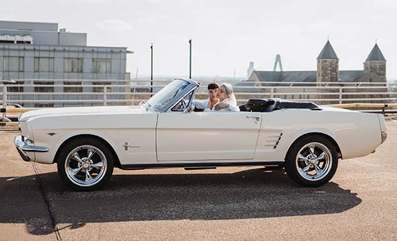 Ford-Mustang-Oldtimer-V8-weiss-1